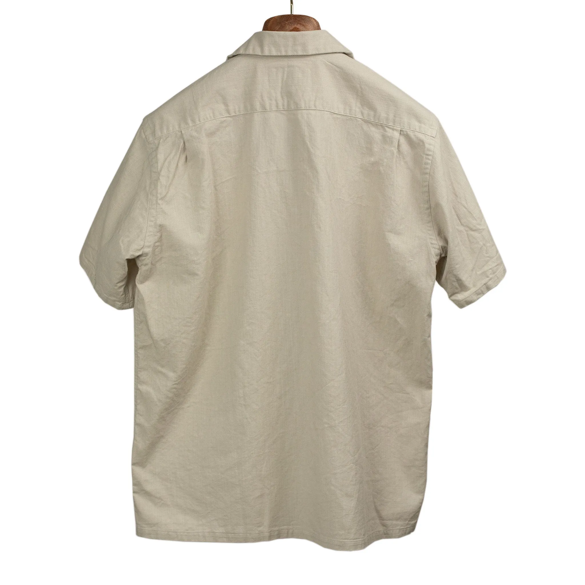 Open collar shirt in sand garment-dyed panama cotton flax