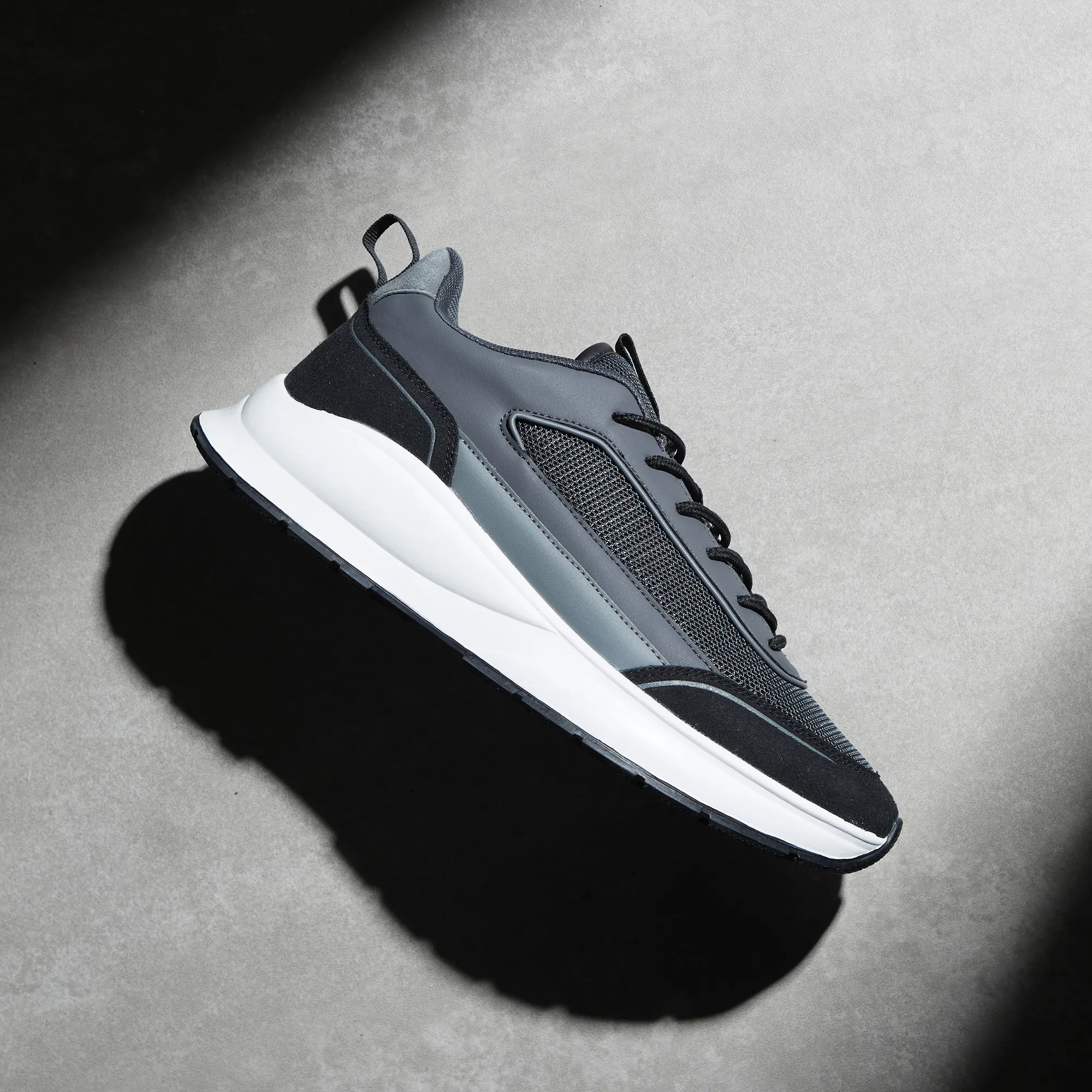 Premium Tech Runner | Black White