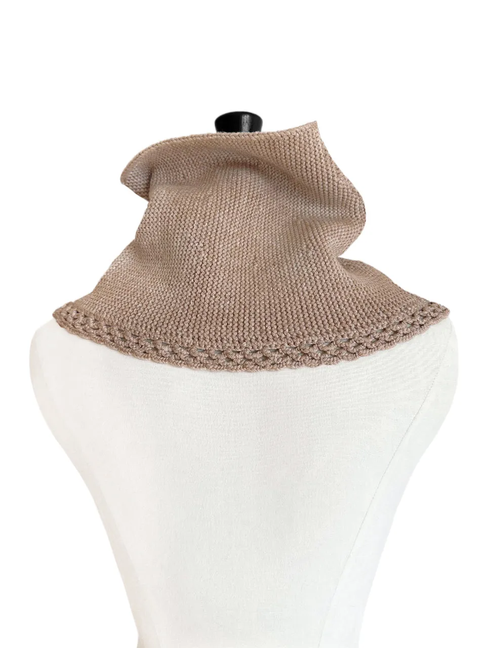 SPECIAL! Beige Crochet-Trimmed Ruffle A-lined Neck Warmer